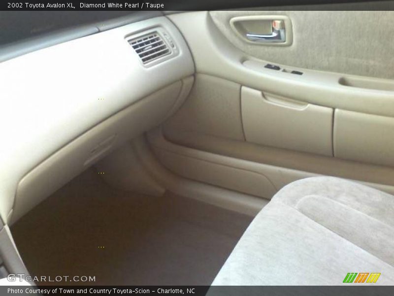 Diamond White Pearl / Taupe 2002 Toyota Avalon XL