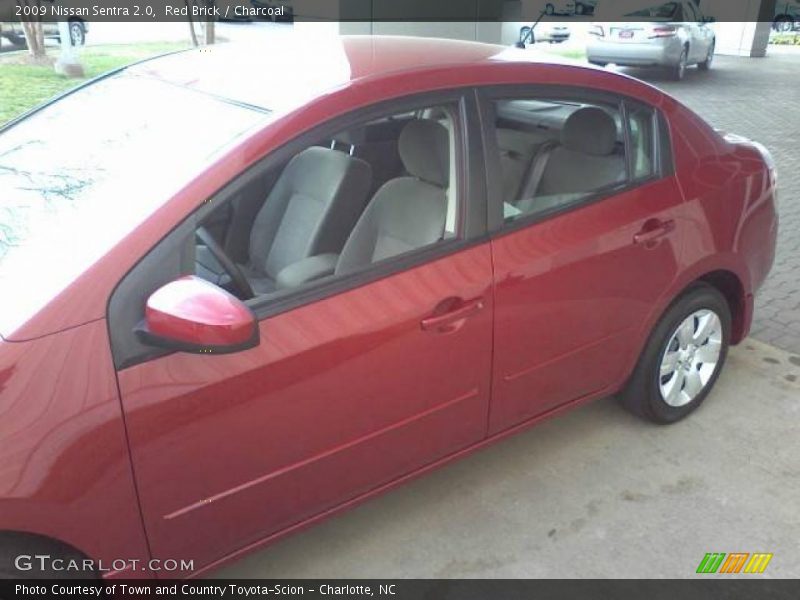 Red Brick / Charcoal 2009 Nissan Sentra 2.0