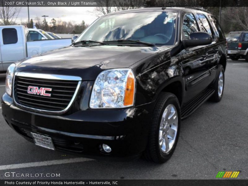 Onyx Black / Light Titanium 2007 GMC Yukon SLT