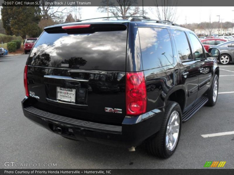 Onyx Black / Light Titanium 2007 GMC Yukon SLT