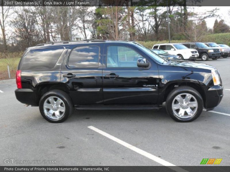 Onyx Black / Light Titanium 2007 GMC Yukon SLT