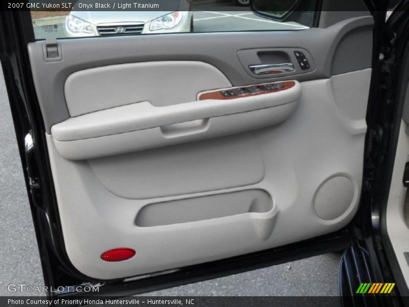 Onyx Black / Light Titanium 2007 GMC Yukon SLT