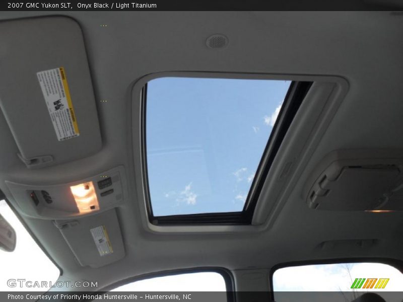 Onyx Black / Light Titanium 2007 GMC Yukon SLT