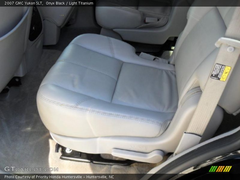 Onyx Black / Light Titanium 2007 GMC Yukon SLT