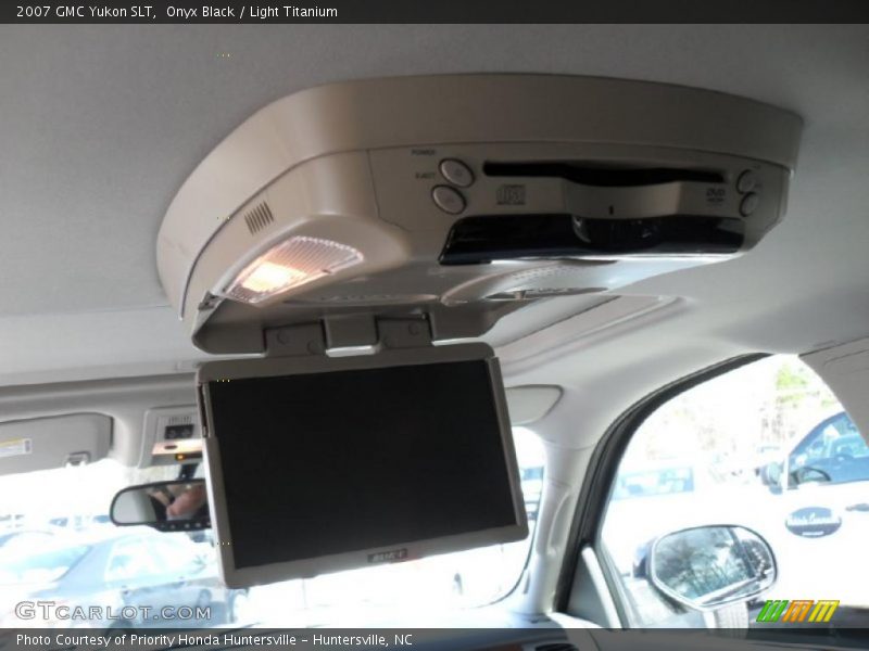 Onyx Black / Light Titanium 2007 GMC Yukon SLT