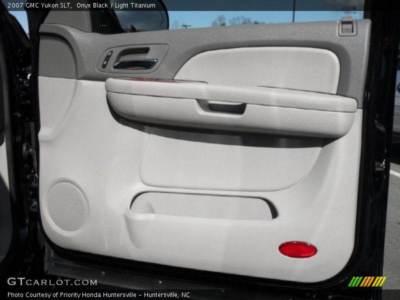 Onyx Black / Light Titanium 2007 GMC Yukon SLT