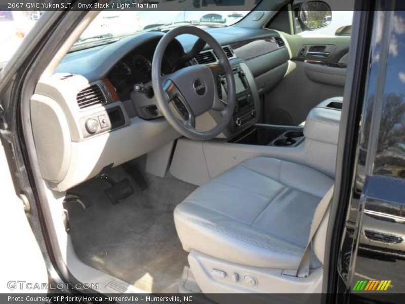 Onyx Black / Light Titanium 2007 GMC Yukon SLT