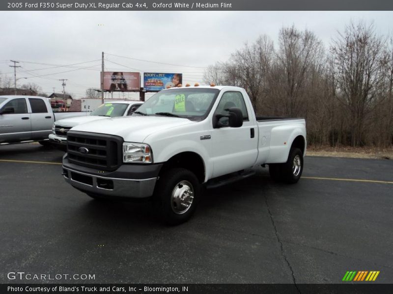 Oxford White / Medium Flint 2005 Ford F350 Super Duty XL Regular Cab 4x4