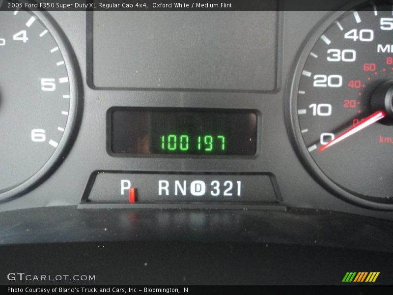 Oxford White / Medium Flint 2005 Ford F350 Super Duty XL Regular Cab 4x4
