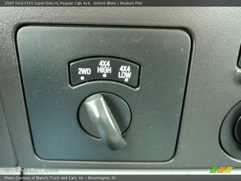 Controls of 2005 F350 Super Duty XL Regular Cab 4x4
