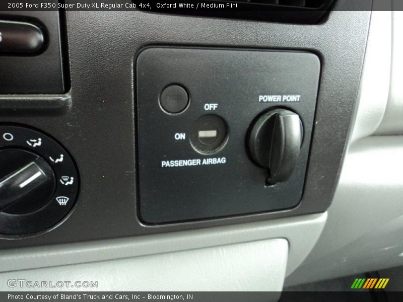 Controls of 2005 F350 Super Duty XL Regular Cab 4x4