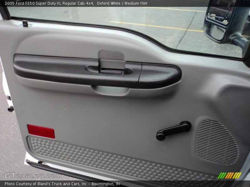 Oxford White / Medium Flint 2005 Ford F350 Super Duty XL Regular Cab 4x4