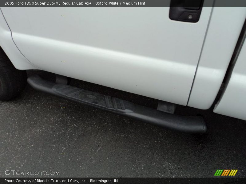 Oxford White / Medium Flint 2005 Ford F350 Super Duty XL Regular Cab 4x4