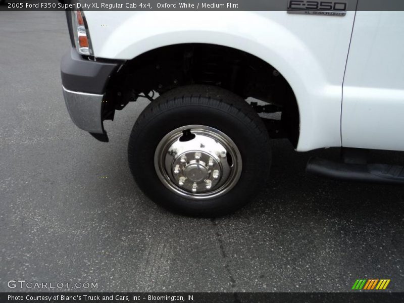Oxford White / Medium Flint 2005 Ford F350 Super Duty XL Regular Cab 4x4