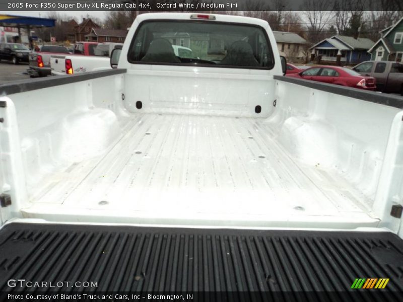 Oxford White / Medium Flint 2005 Ford F350 Super Duty XL Regular Cab 4x4