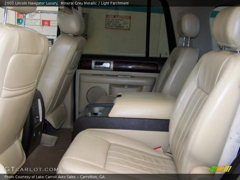 Mineral Grey Metallic / Light Parchment 2003 Lincoln Navigator Luxury