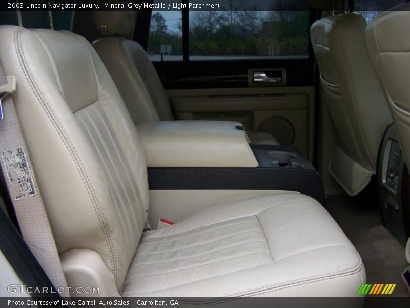 Mineral Grey Metallic / Light Parchment 2003 Lincoln Navigator Luxury