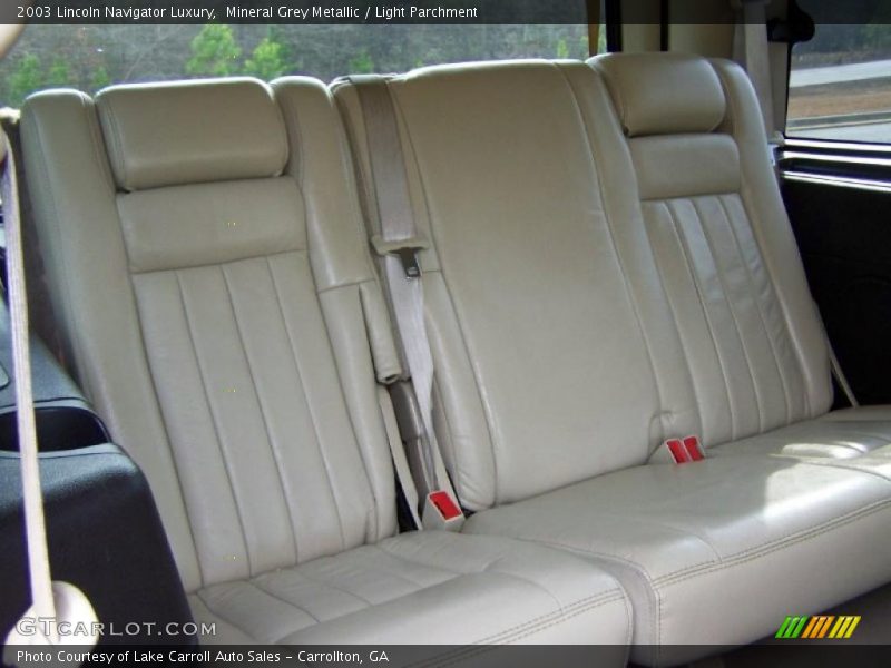 Mineral Grey Metallic / Light Parchment 2003 Lincoln Navigator Luxury