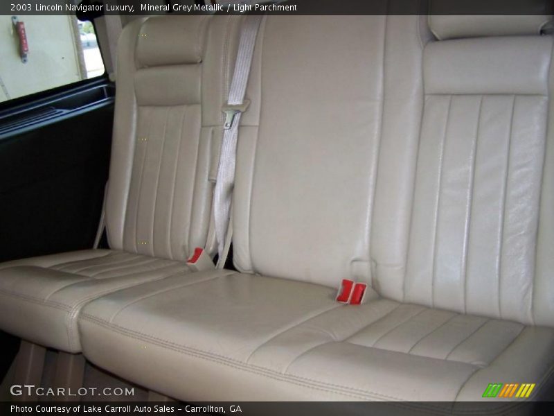 Mineral Grey Metallic / Light Parchment 2003 Lincoln Navigator Luxury
