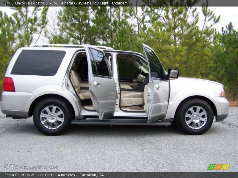 Mineral Grey Metallic / Light Parchment 2003 Lincoln Navigator Luxury