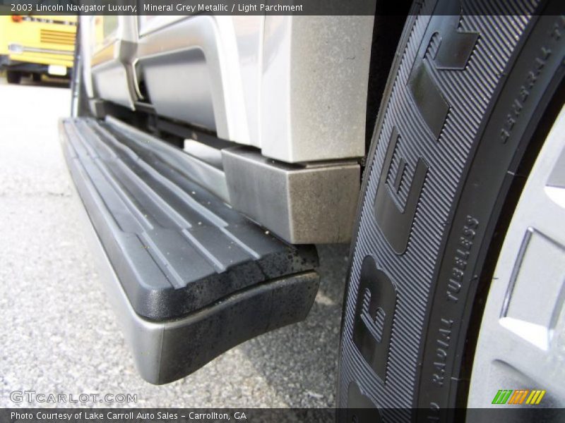 Mineral Grey Metallic / Light Parchment 2003 Lincoln Navigator Luxury