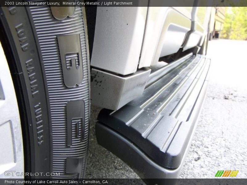 Mineral Grey Metallic / Light Parchment 2003 Lincoln Navigator Luxury