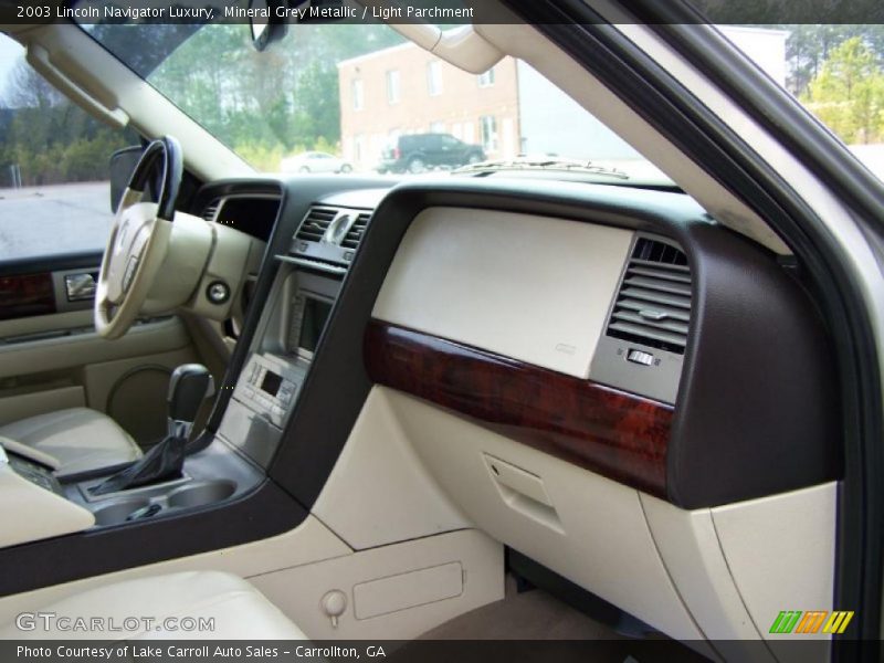 Mineral Grey Metallic / Light Parchment 2003 Lincoln Navigator Luxury