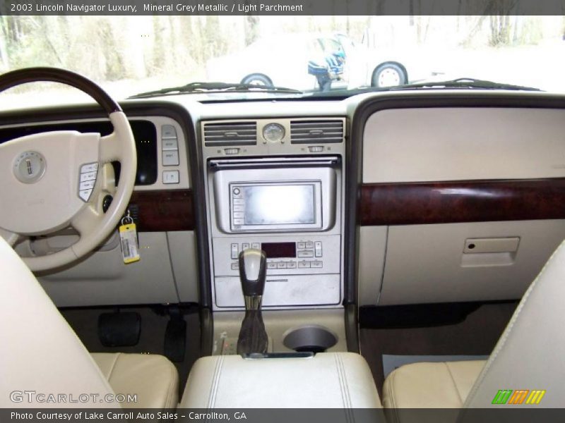 Mineral Grey Metallic / Light Parchment 2003 Lincoln Navigator Luxury
