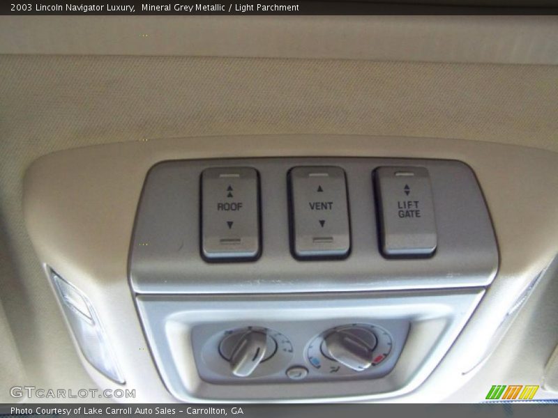 Mineral Grey Metallic / Light Parchment 2003 Lincoln Navigator Luxury