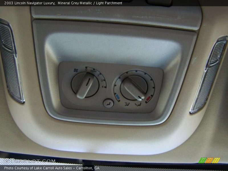 Mineral Grey Metallic / Light Parchment 2003 Lincoln Navigator Luxury