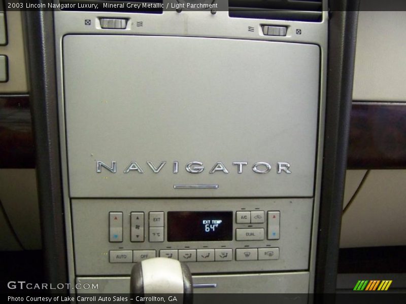 Mineral Grey Metallic / Light Parchment 2003 Lincoln Navigator Luxury