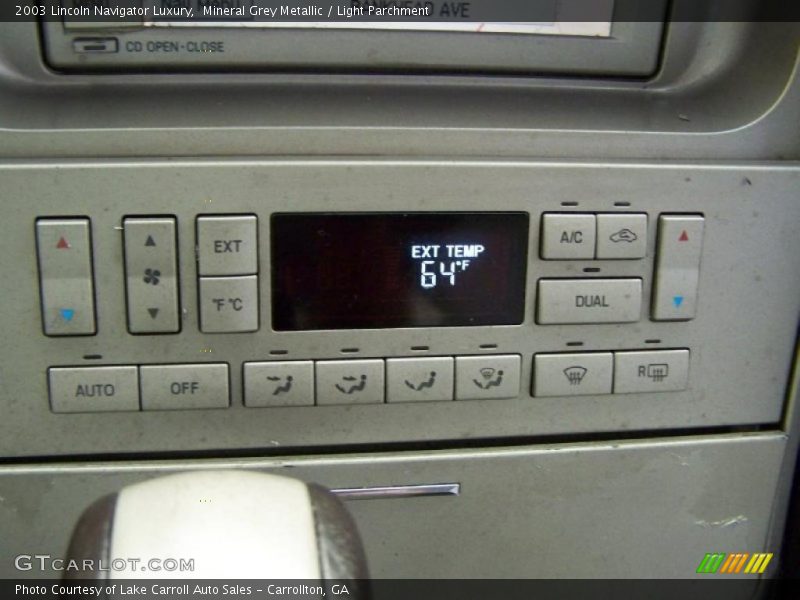 Mineral Grey Metallic / Light Parchment 2003 Lincoln Navigator Luxury