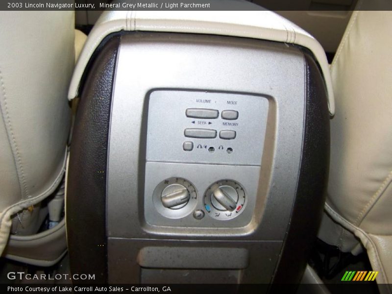Mineral Grey Metallic / Light Parchment 2003 Lincoln Navigator Luxury