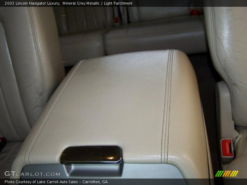 Mineral Grey Metallic / Light Parchment 2003 Lincoln Navigator Luxury