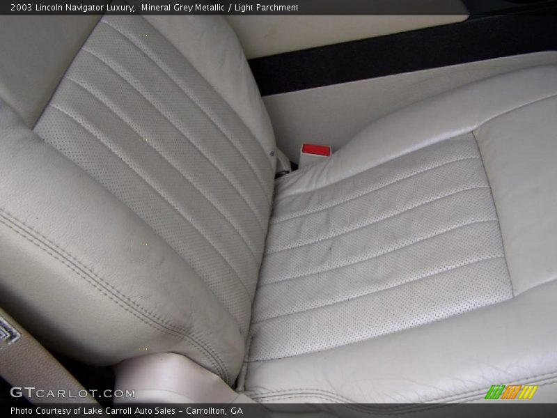 Mineral Grey Metallic / Light Parchment 2003 Lincoln Navigator Luxury