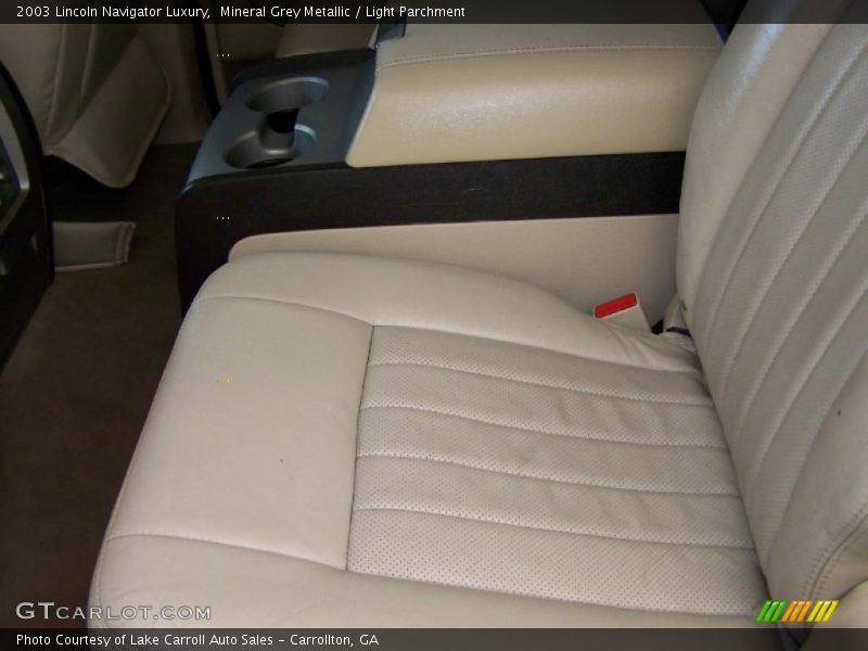 Mineral Grey Metallic / Light Parchment 2003 Lincoln Navigator Luxury