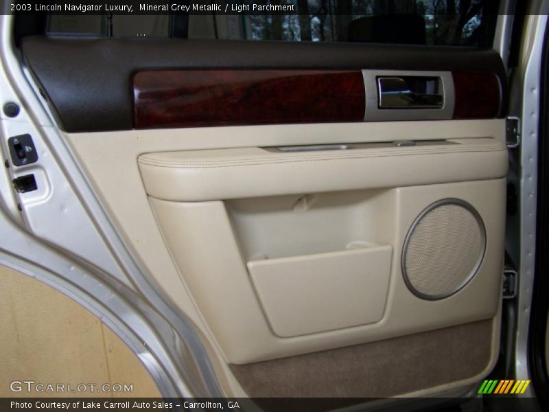 Mineral Grey Metallic / Light Parchment 2003 Lincoln Navigator Luxury