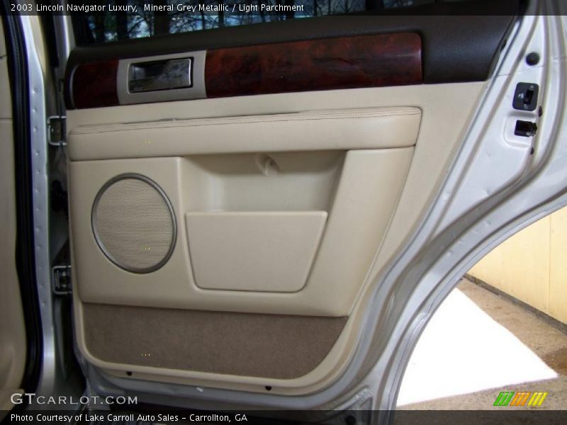 Mineral Grey Metallic / Light Parchment 2003 Lincoln Navigator Luxury
