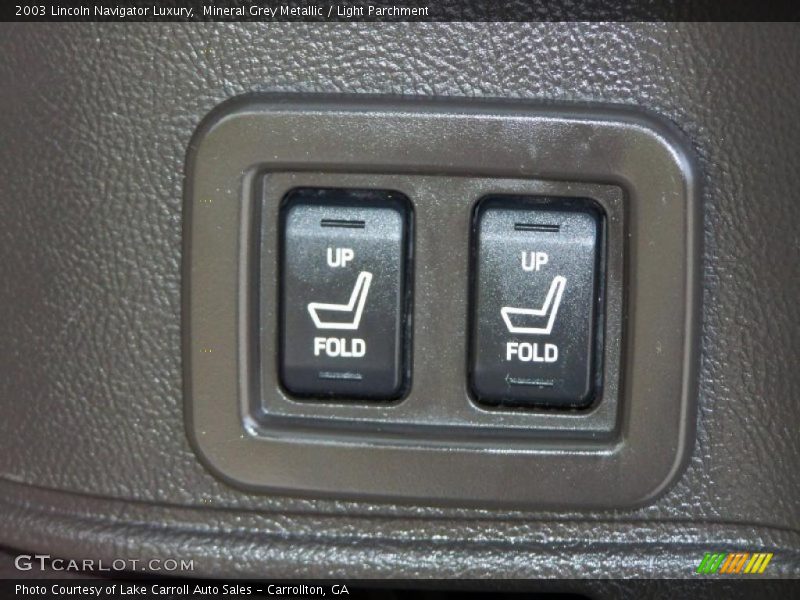 Mineral Grey Metallic / Light Parchment 2003 Lincoln Navigator Luxury