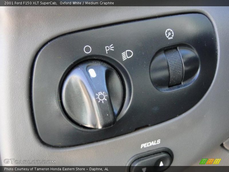 Oxford White / Medium Graphite 2001 Ford F150 XLT SuperCab