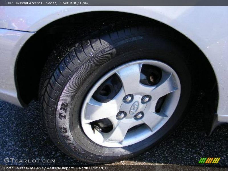 Silver Mist / Gray 2002 Hyundai Accent GL Sedan