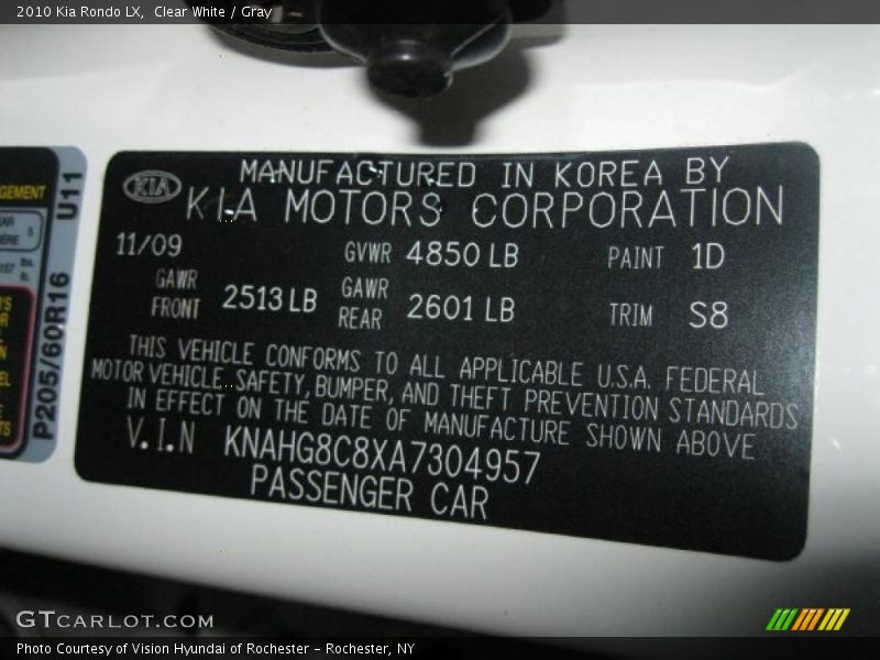 Clear White / Gray 2010 Kia Rondo LX