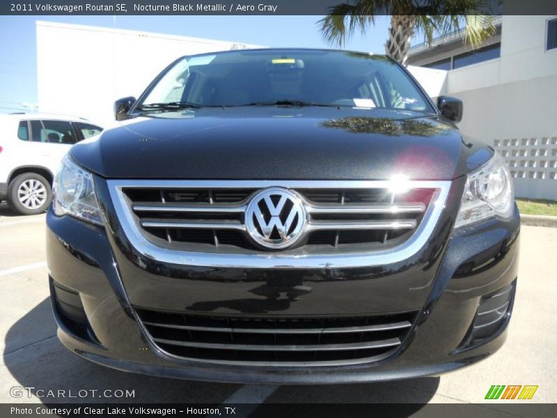 Nocturne Black Metallic / Aero Gray 2011 Volkswagen Routan SE