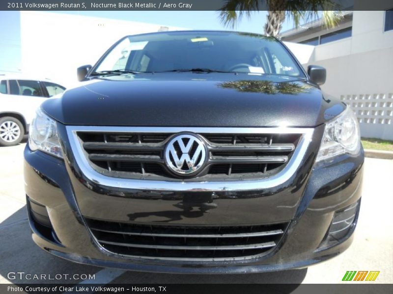 Nocturne Black Metallic / Aero Gray 2011 Volkswagen Routan S