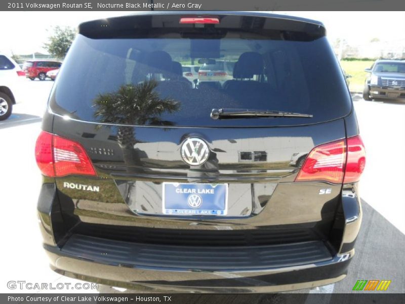 Nocturne Black Metallic / Aero Gray 2011 Volkswagen Routan SE