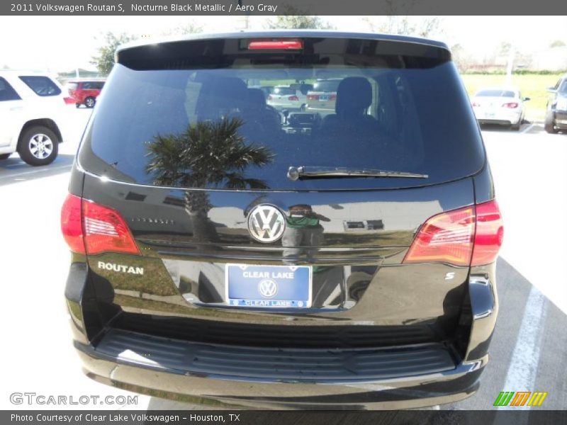 Nocturne Black Metallic / Aero Gray 2011 Volkswagen Routan S