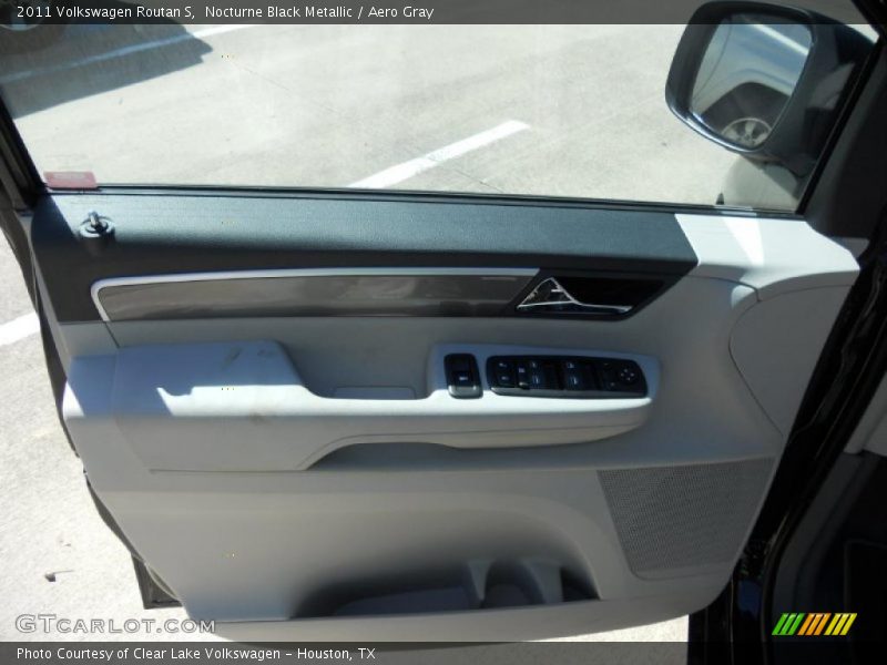 Nocturne Black Metallic / Aero Gray 2011 Volkswagen Routan S