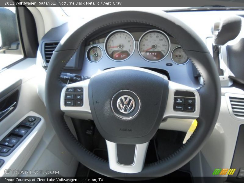 Nocturne Black Metallic / Aero Gray 2011 Volkswagen Routan SE
