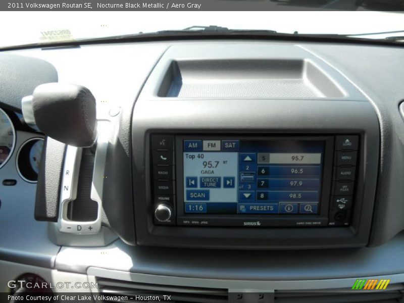 Nocturne Black Metallic / Aero Gray 2011 Volkswagen Routan SE