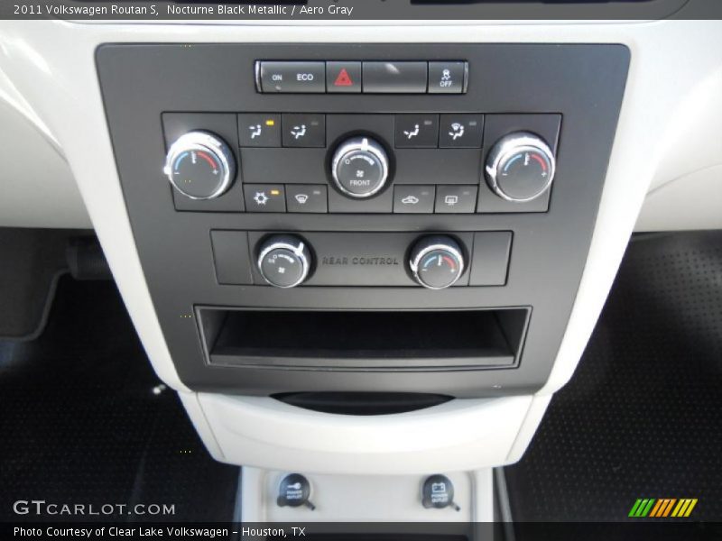 Nocturne Black Metallic / Aero Gray 2011 Volkswagen Routan S